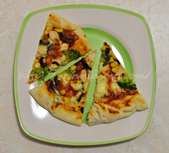 Pizza cu piept de pui și broccoli